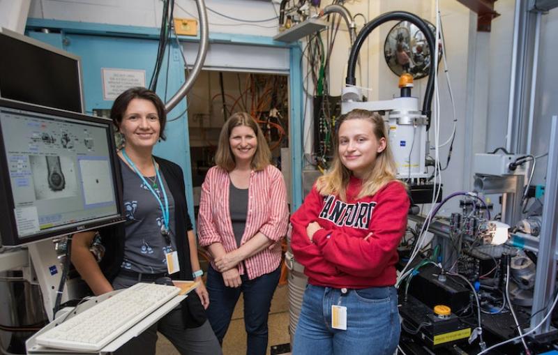 SSRL interns Sabine Hollatz, left, and Anastasiia Makhniaieva, right